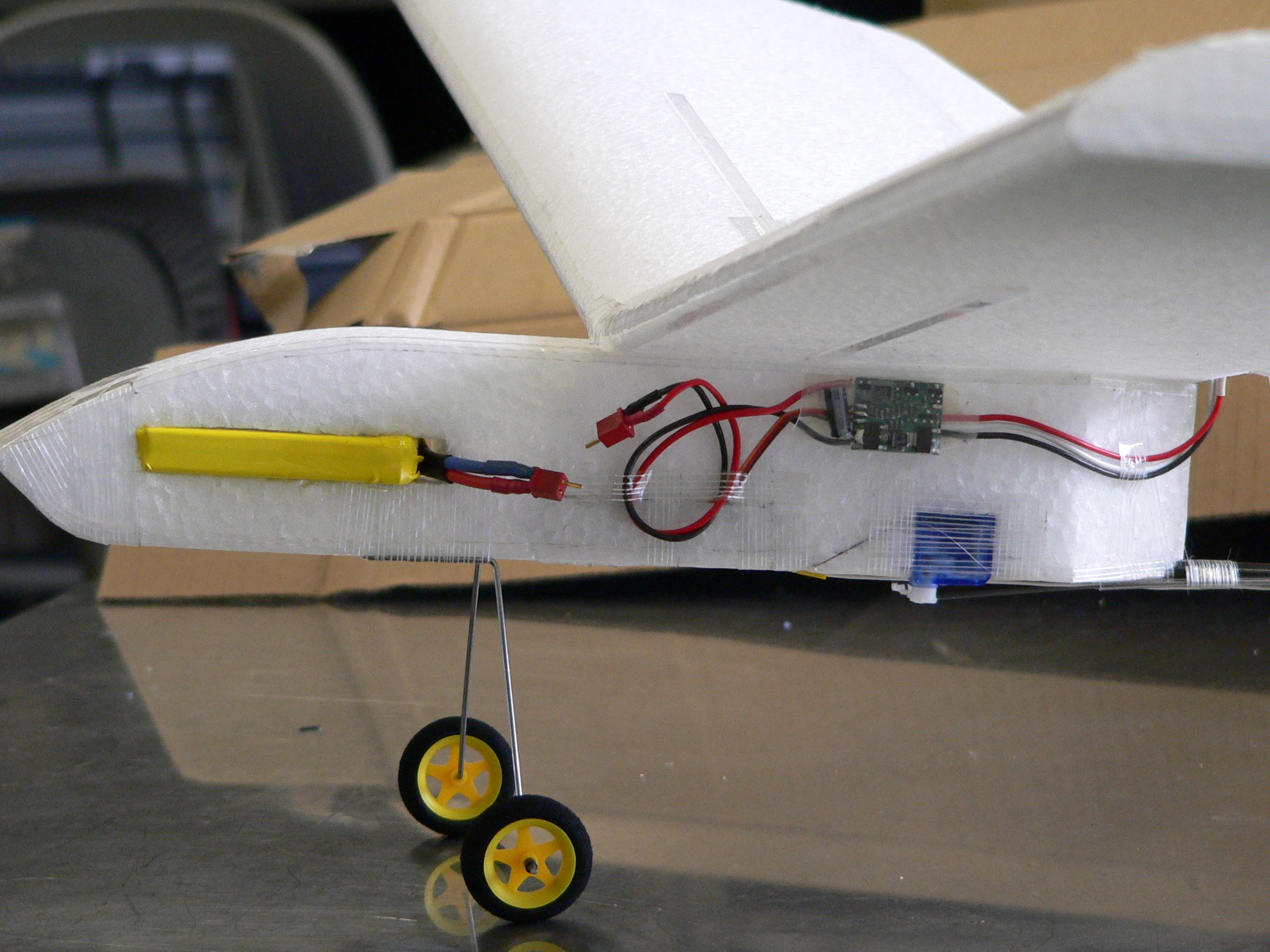 小型電動ラジコン飛行機、プチトレーナー